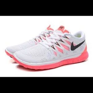 MAKE AN OFFER - EUC Nike Free Run 5.0